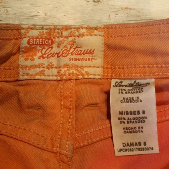 Levi's 8 pink tie dye shorts - Picture 4 of 4